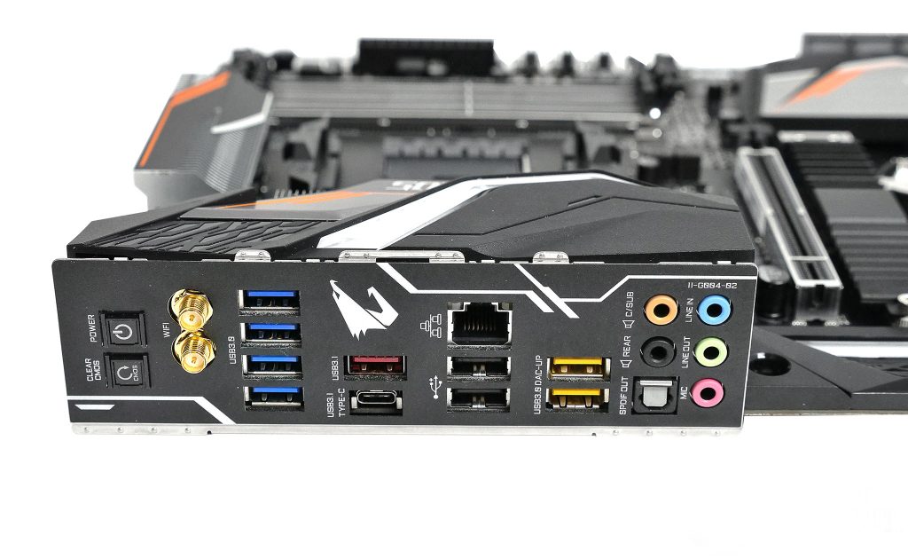 Задняя панель платы Gigabyte X470 Aorus Gaming 7 WiFi