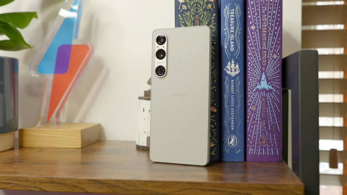 Sony-Xperia-1-VI-standing-books-rear-1300×731