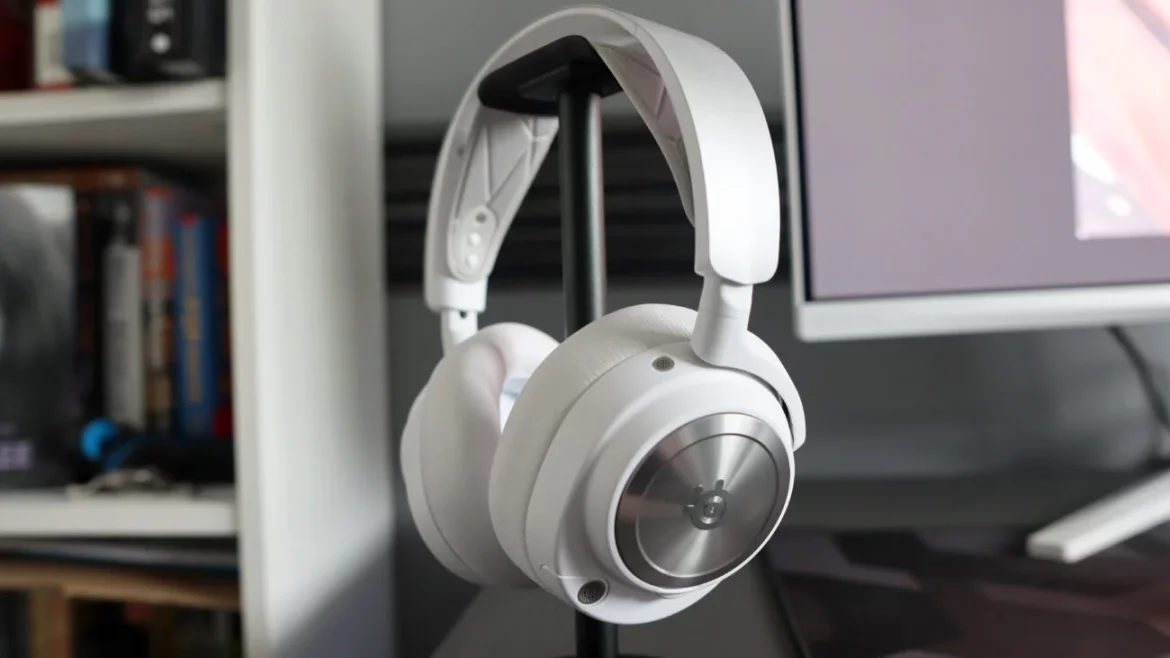 SteelSeries-Arctis-Nova-Pro-Wireless-White-2-1300×731